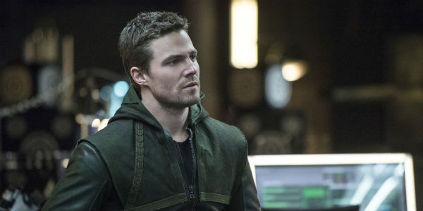 Stephen Amell Apologizes For Controversial Social Media Comments After ...