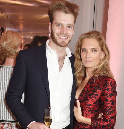 Louis Spencer wearing a suit and posing with his mother Victoria Aitken at a 2017 Tatler party