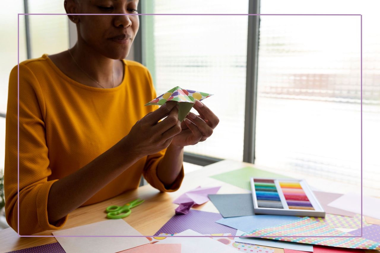 How to make a chatterbox illustrated by woman folding paper