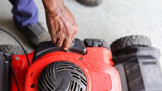 How to change lawn mower oil