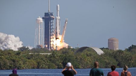 Europa Clipper take off atop SpaceX Falcon Heavy rocket