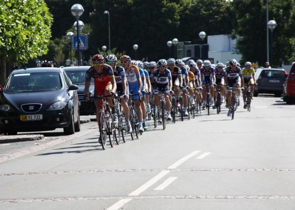 The peloton lined out on the road to Odense
