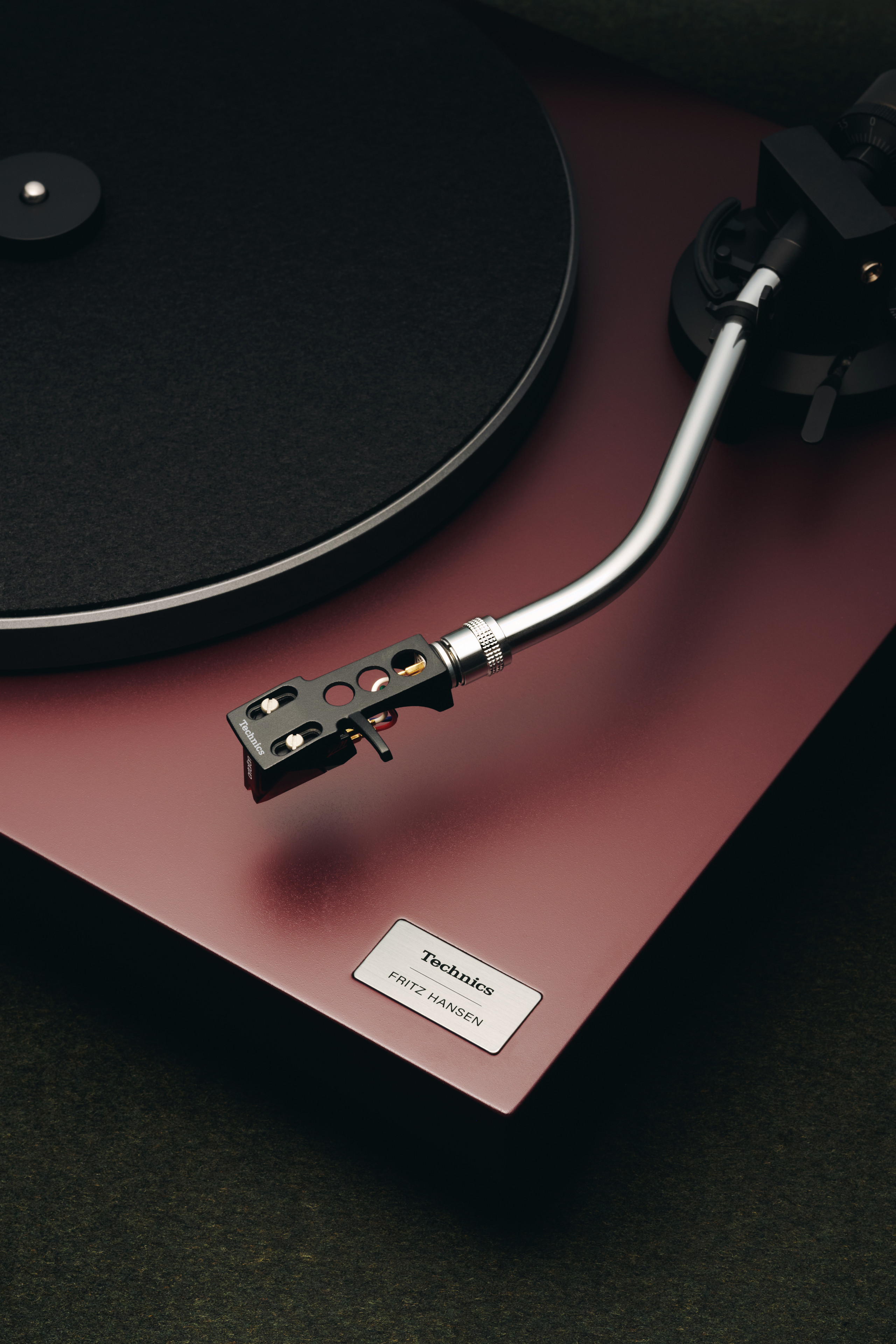 Technics SL-40CBT Direct Drive Turntable, first introduced in 1970