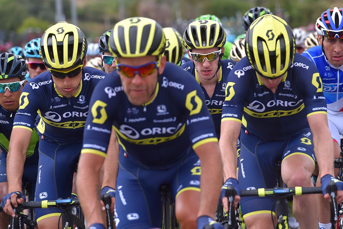 Orica-Scott in the peloton on stage 2 of the Giro d'Italia