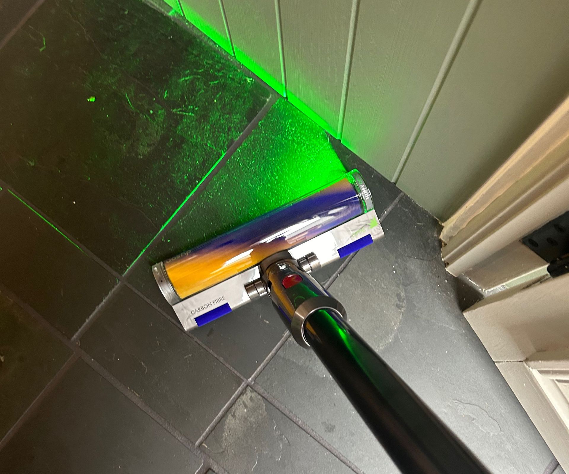 The FluffyOptic laser floorhead of the Dyson V15 Detect