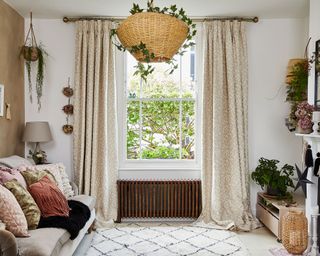 Country-curtain-ideas-for-living-rooms-9-Terrazzo-Hillarys