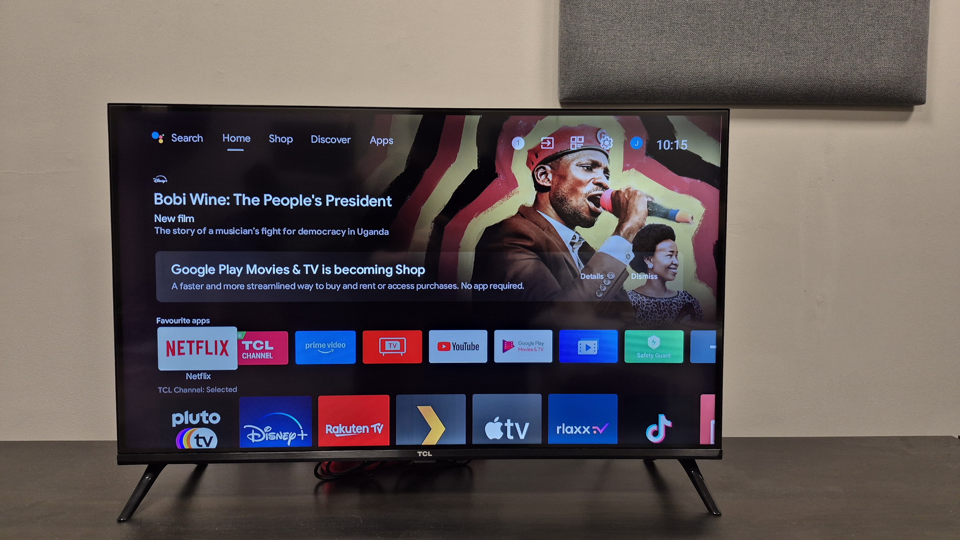 Smart TV home screen on the TCL 32S5400