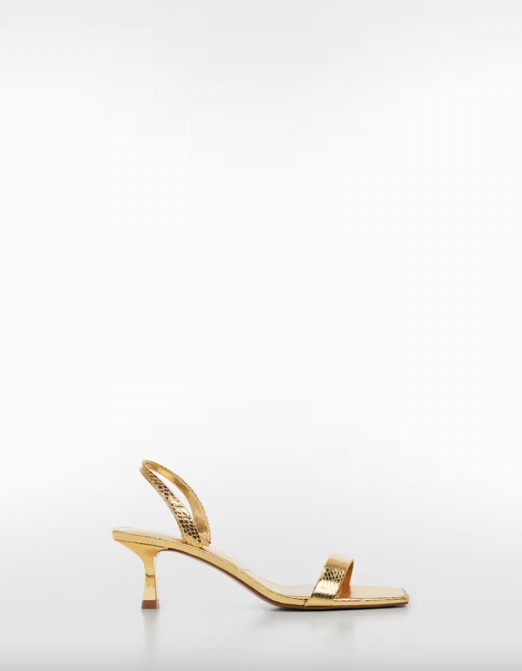 TypFow4MeNuNh37jFqAk4K-2560-80 محرران محبان للحيادية يجربان مجموعة Mango's Bright Summer استعدادًا للأشهر الأكثر دفئًا