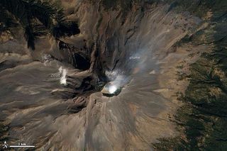 volcano-popocateptl-110106-02