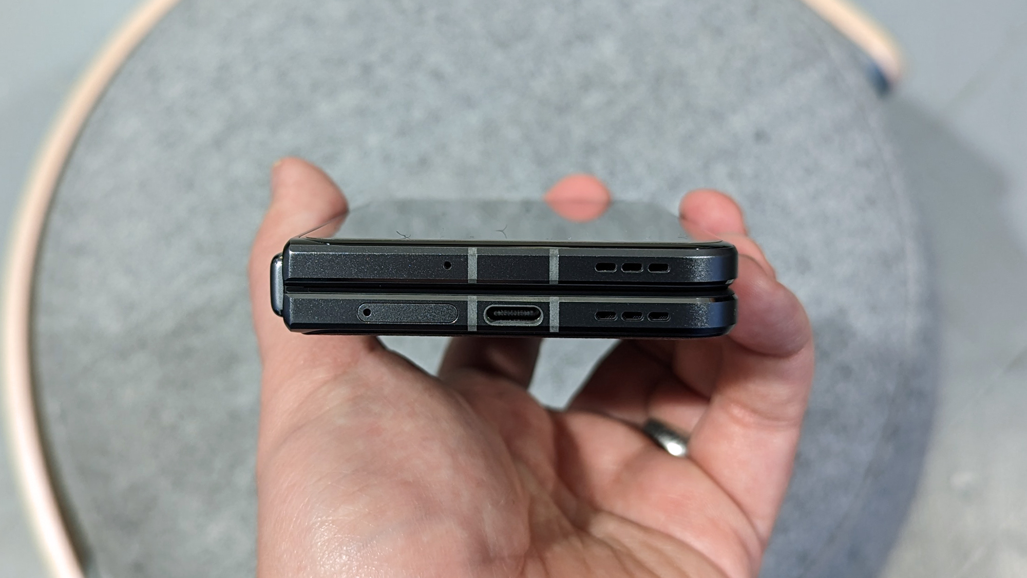 Oppo Find N2 hands-on USB-C