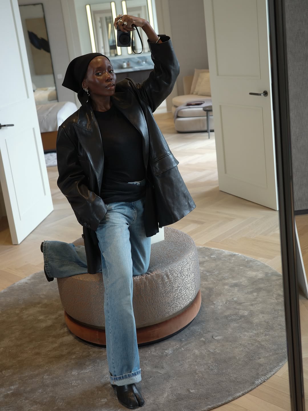 Woman wearing fall blazer with jeans outfit 2025.