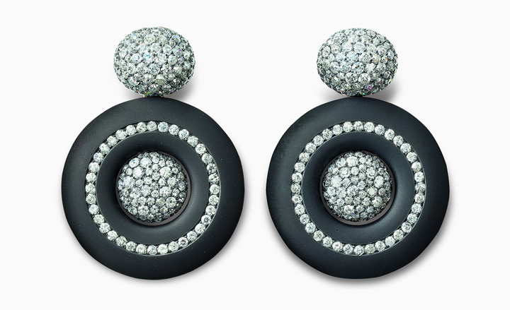 Metal mixes: white gold, iron and black-finished silver