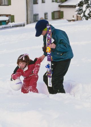 A young Prince William and Princess Eugenie on the ski slopes