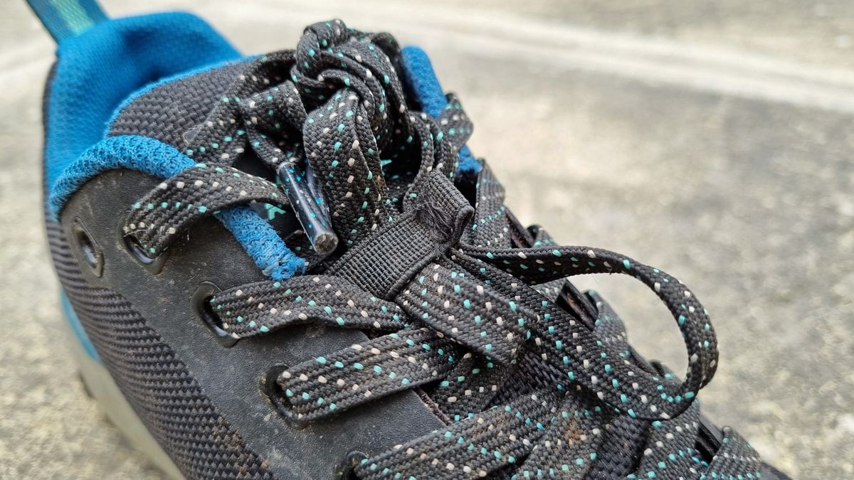 A close up of the elastic lace tuck loop
