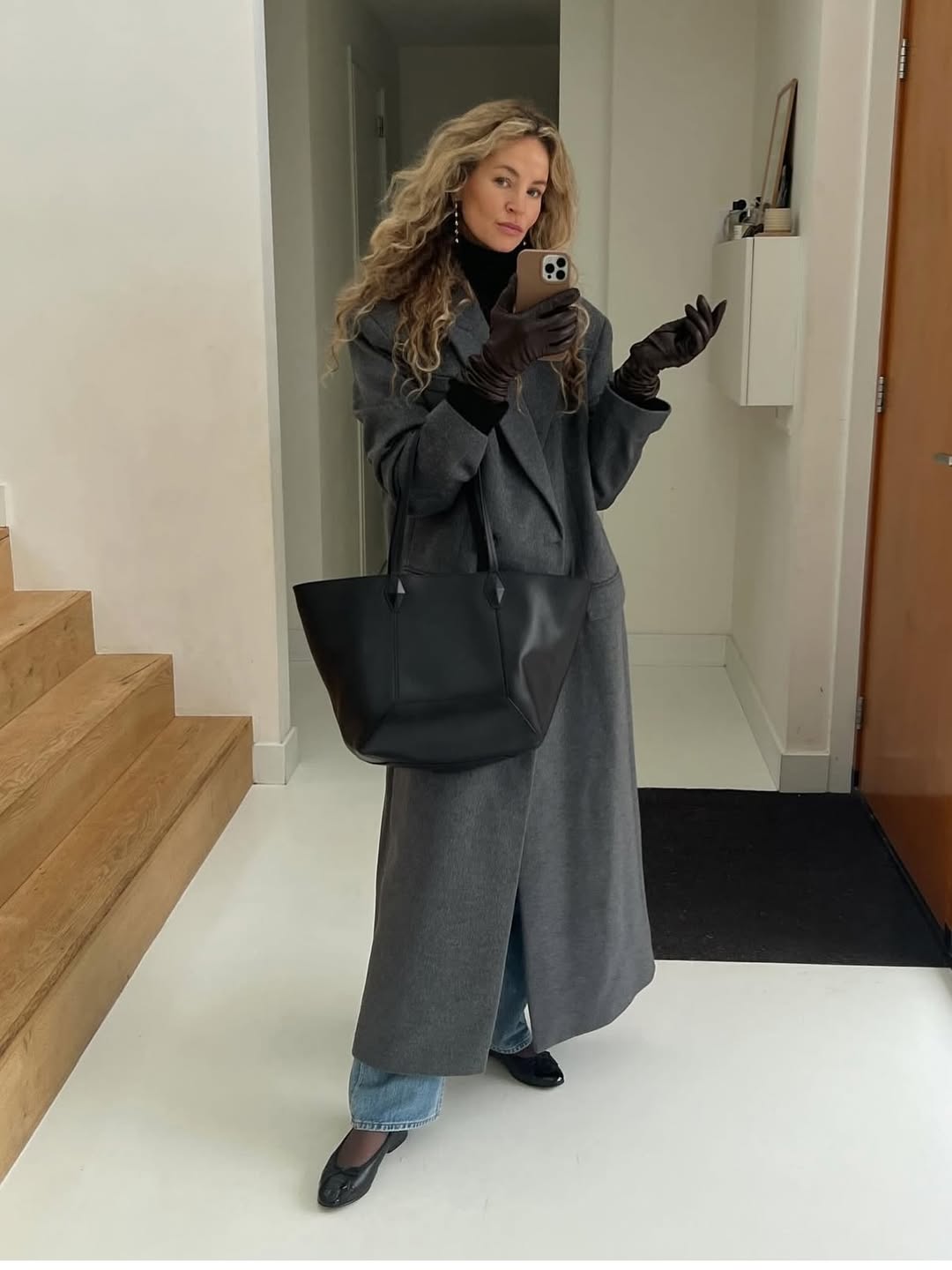 @anoukyve wears timeless winter outfits - grey coat, jeans, ballet flat, black bag