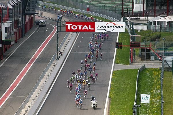 The peloton on the race track at Spa-Francorchamps