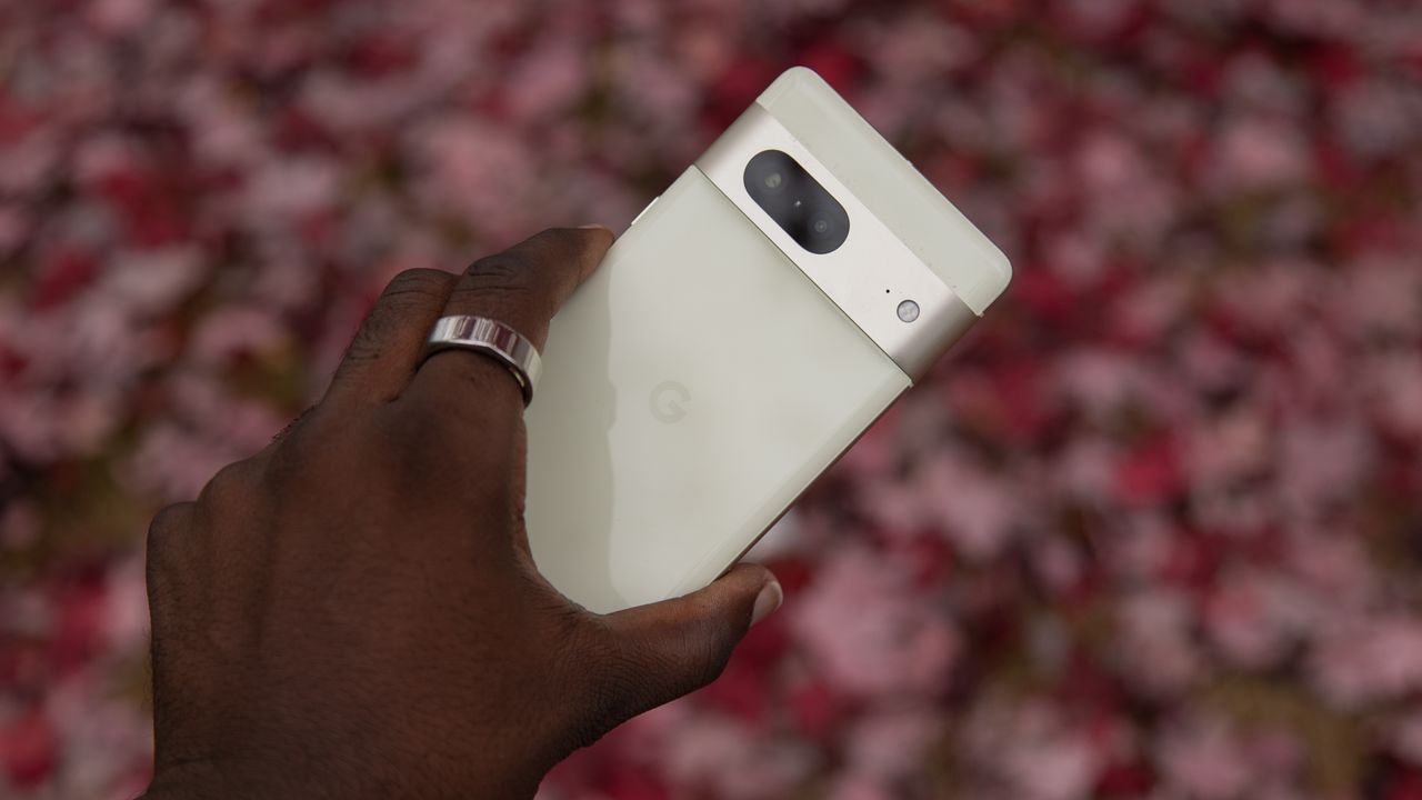 Holding the Pixel 7