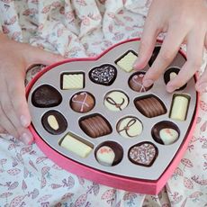 Finger, Nail, Chocolate, Sweetness, Dessert, Cuisine, Recipe, Honmei choco, Giri choco, Confectionery, 