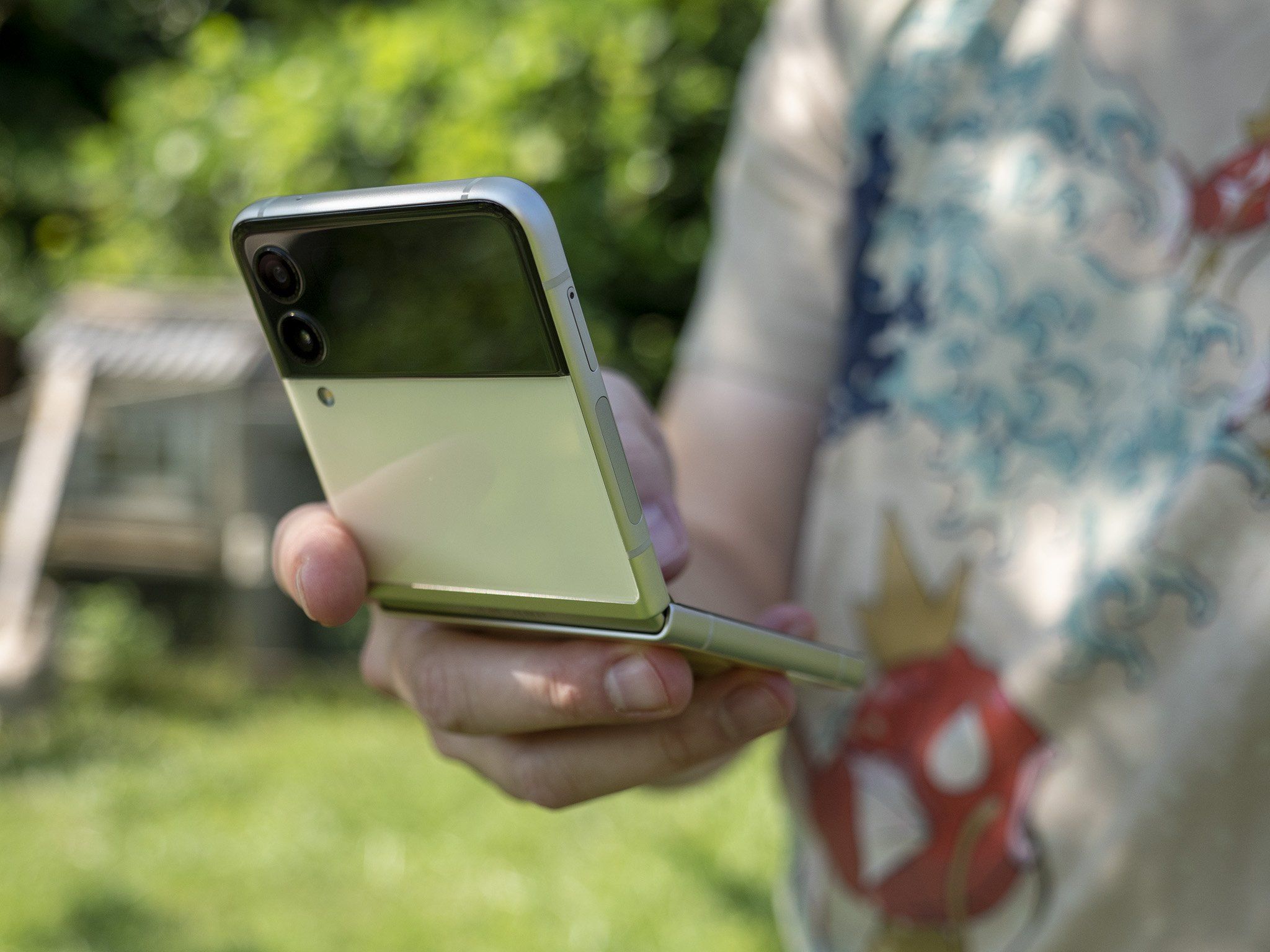 Samsung grabbed 96% of the global foldable smartphone market in Q4 2021 ...