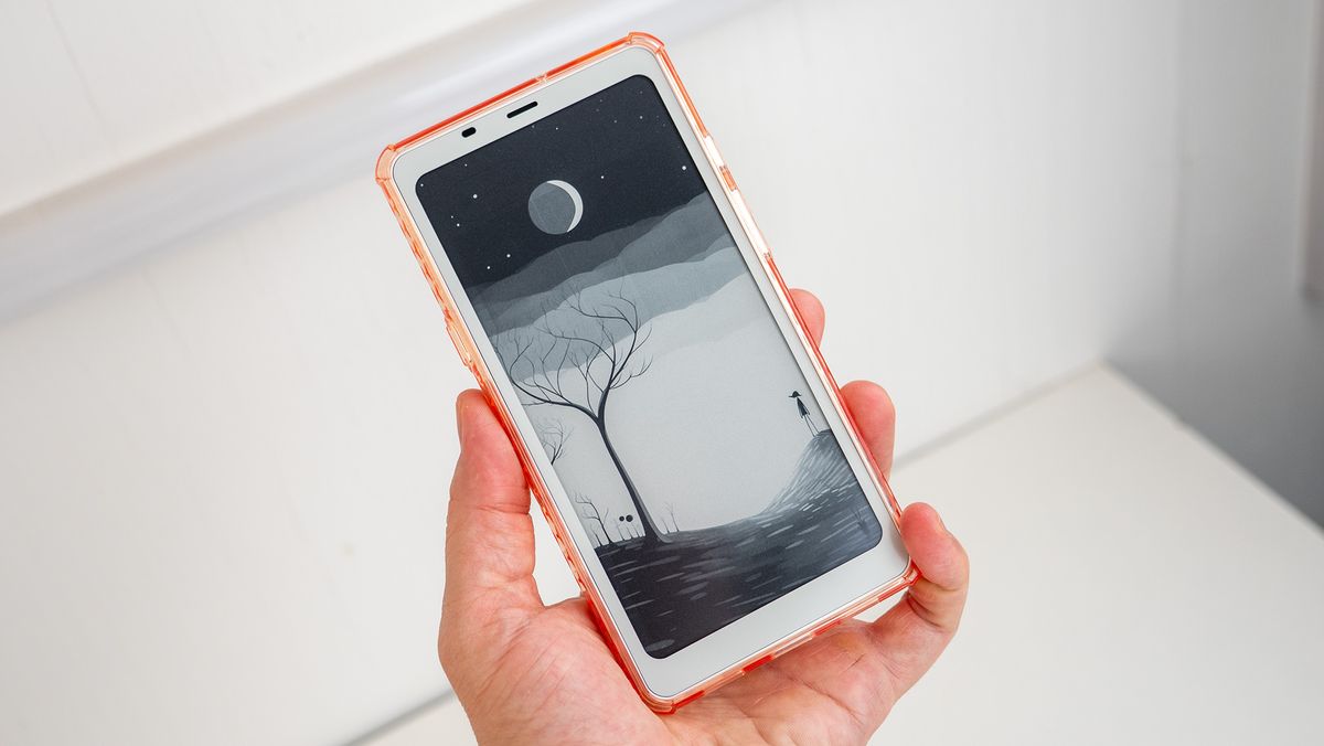 The pink Tudia SKN case for the Onyx Boox Palma e-reader