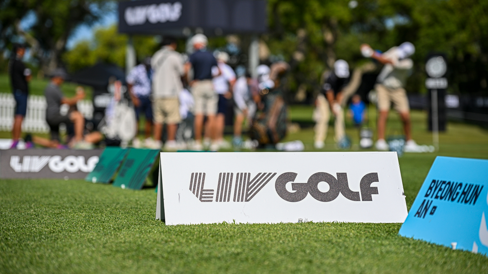 A LIV Golf logo
