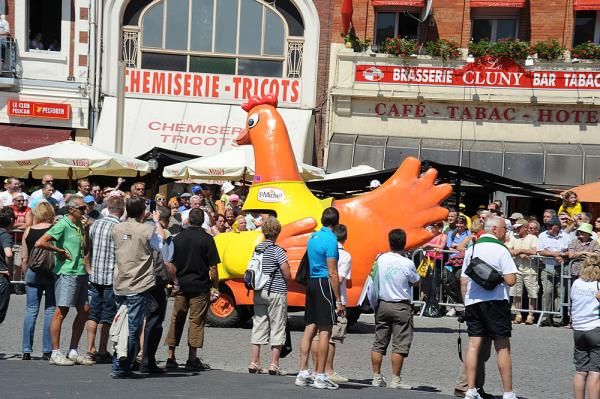 Big chicken!