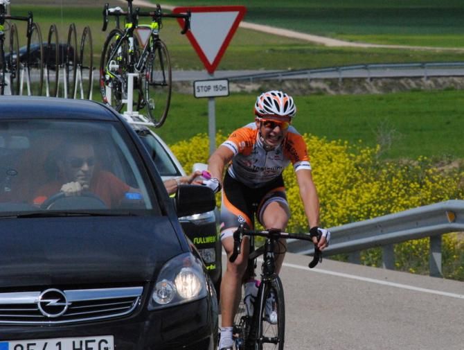 A Tableware rider, doing a "bidon colle"