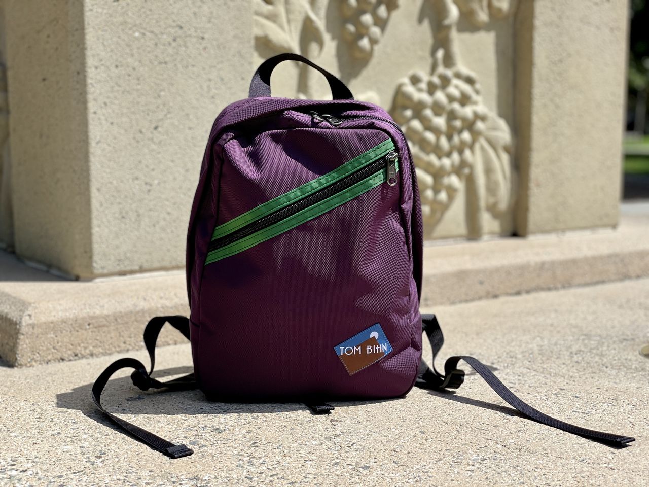 Tom Bihn Zeitgeist Aubergine Hunter Hero