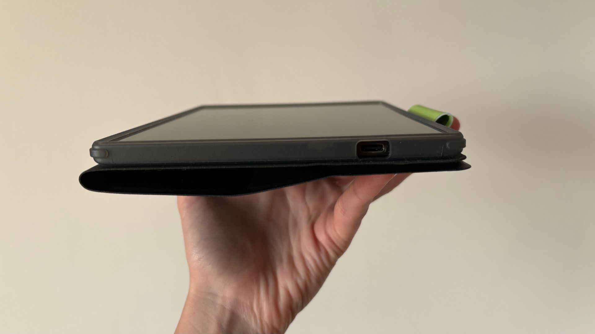 Testing the Hannspree Lumo 7.8 Reader Tablet showing it side on in front of a white wall