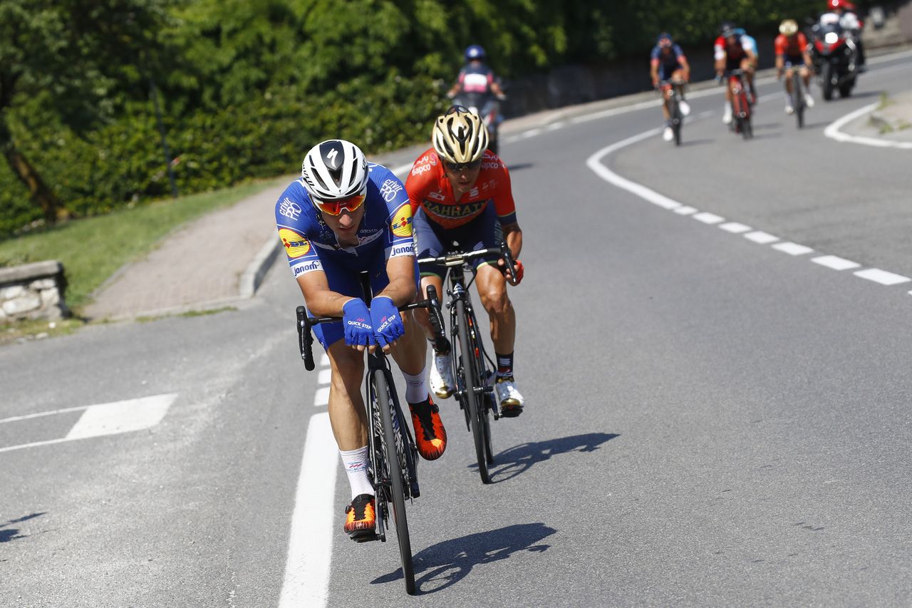 Elia Viviani on the attack with Domenico Pozzovivo