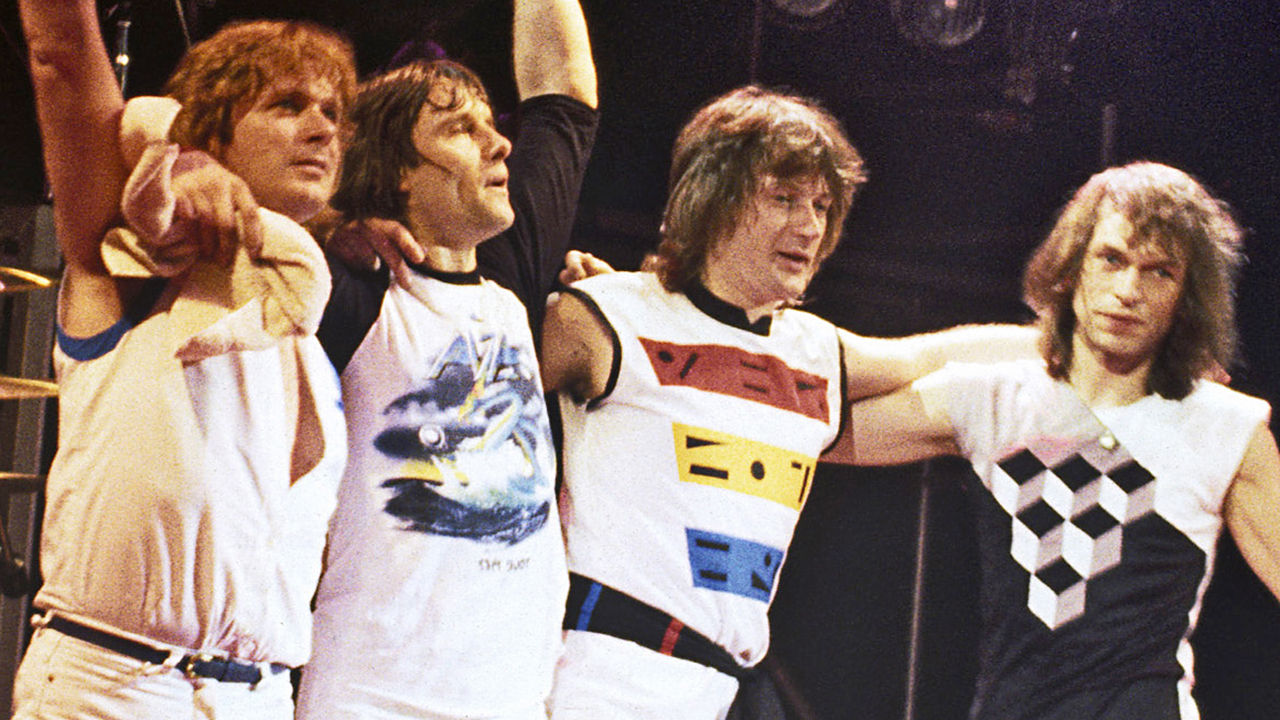 (MANDATORY CREDIT Ebet Roberts/Getty Images) British rock group Asia wave goodbye after performing at the Palladium in New York City on May 2, 1982. (L-R) John Wetton, Carl Palmer, Geoff Downes, Steve Howe (Photo by Ebet Roberts/Redferns)