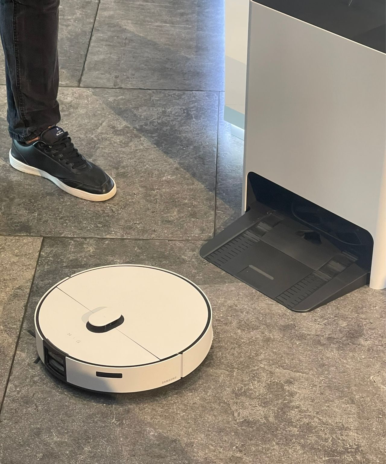 Samsung unveils its new AI robot vacuum: The Jet Bot Combo | Homes and ...