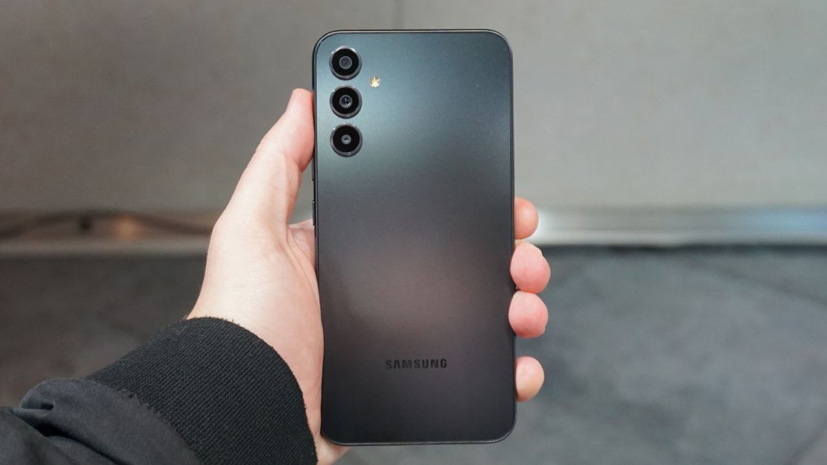 Samsung Galaxy A34 5G hands on Awesome Graphite back straight