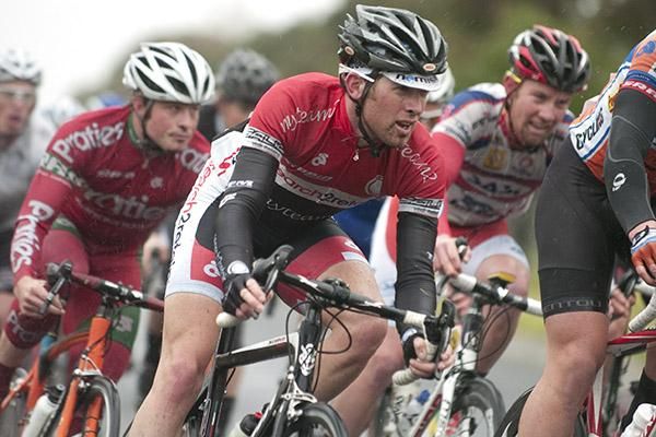 The tour got under way with a 48 kilometre criterium in the Geelong suburb of North Shore.