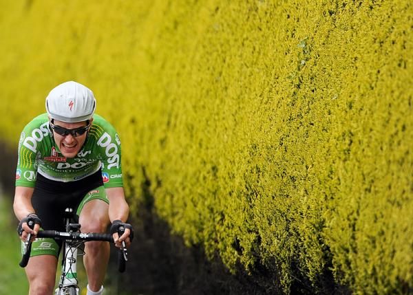 Ronan McLaughlin (An Post Sean Kelly) made a solo attack and was caught just 100m from the finish line.