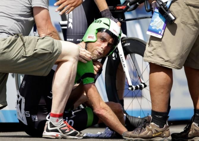 Laurens Ten Dam takes a tumble after his time trial