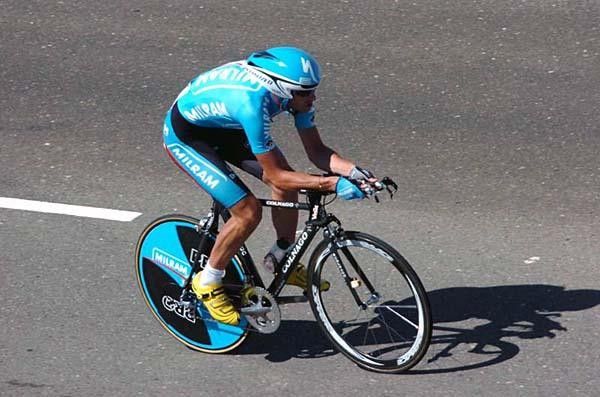 Alessandro Petacchi (Milram) usually has a lead-out man with him, but this time his shadow was the only companion.