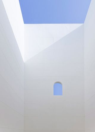 White Interior of Shingo Masuda + Katsuhisa Otsubo Architects