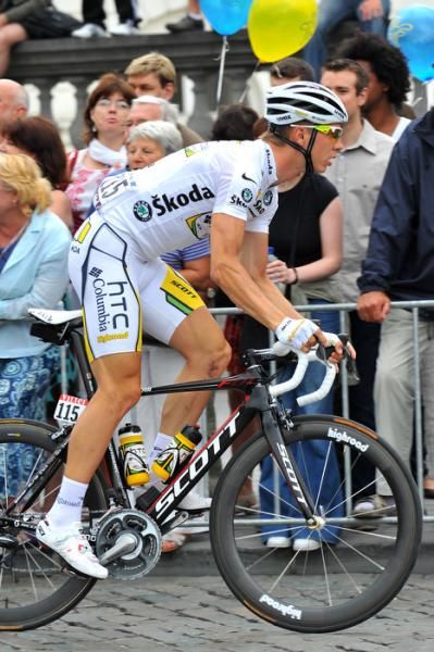 Tony Martin (HTC-Columbia) in the best young rider's jersey.