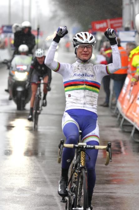 World champion Marianne Vos (Rabobank-Liv Giant) wins the opening round of the World Cup at the Ronde van Drenthe.