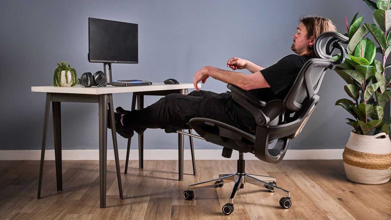 A person sitting on the Boulies EP500 office chair in a home office setup