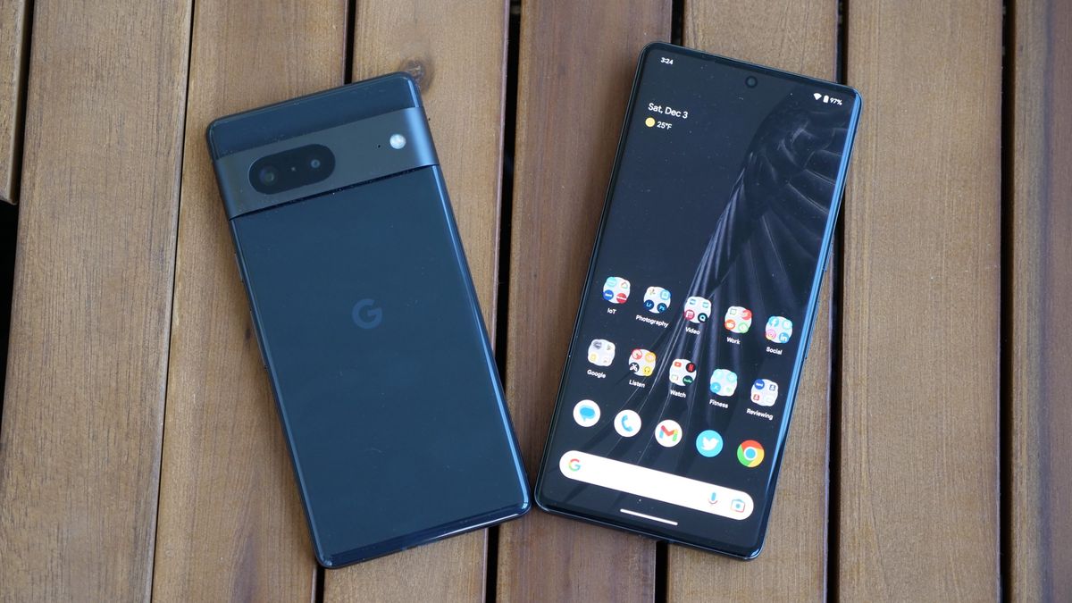 Pixel 7 vs. iPhone 14 vs. Galaxy S22: The Big Three Phones of 2022 Compared  - CNET