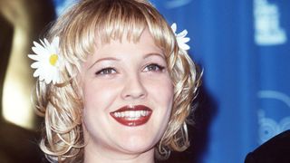 Drew Barrymore Oscars beauty look 1998