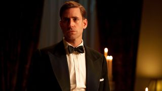 Neville Strange (OLIVER JACKSON-COHEN)