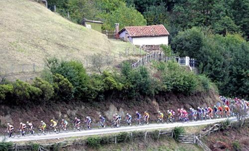 The peloton started out in fair conditions, but the weather soon turned nasty.