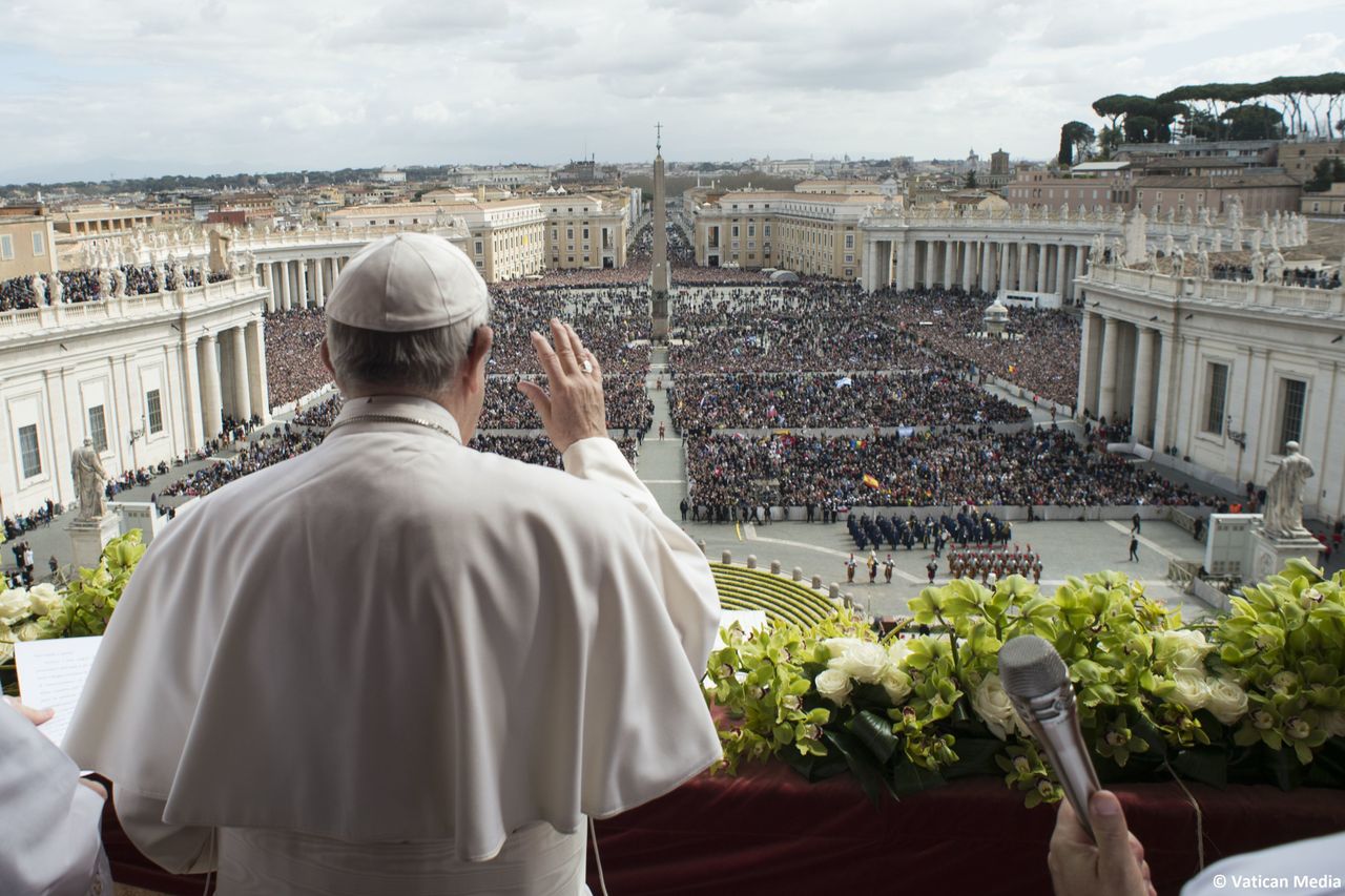 Pope Francis delivers the Urbi et Orbi (to the city and to the world) blessing at the end of the Easter Sunday Mass in St. Peter&amp;#039;s Square at the Vatican, Sunday, April 1, 2018.