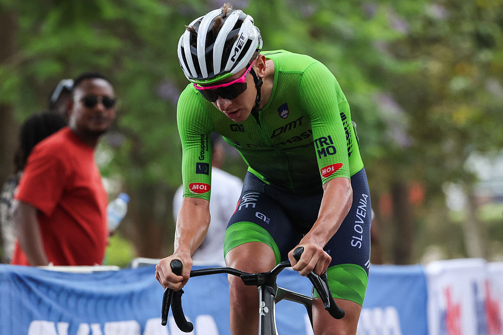 UCI Road World Championships LIVE - Pogačar out in front alone and Evenepoel leads chase at Elite men's road race