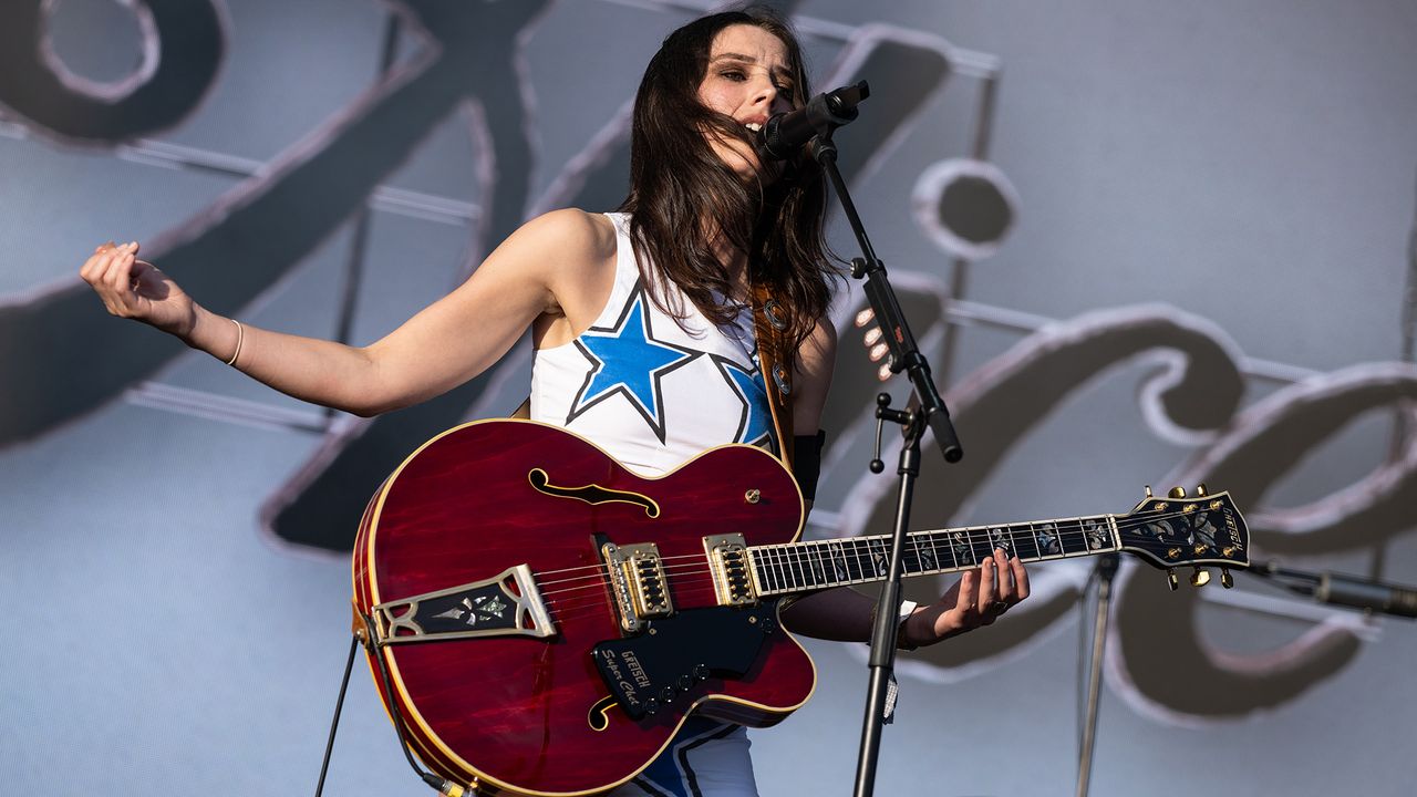 Ellie Rowsell from Wolf Alice performs on The Other Stage during day five of Glastonbury festival 2025 at Worthy Farm, Pilton on June 29, 2025 in Glastonbury, England