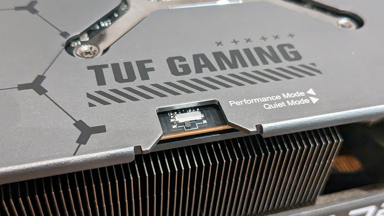 Asus TUF Gaming Radeon RX 7900 XTX OC Edition BIOS switch