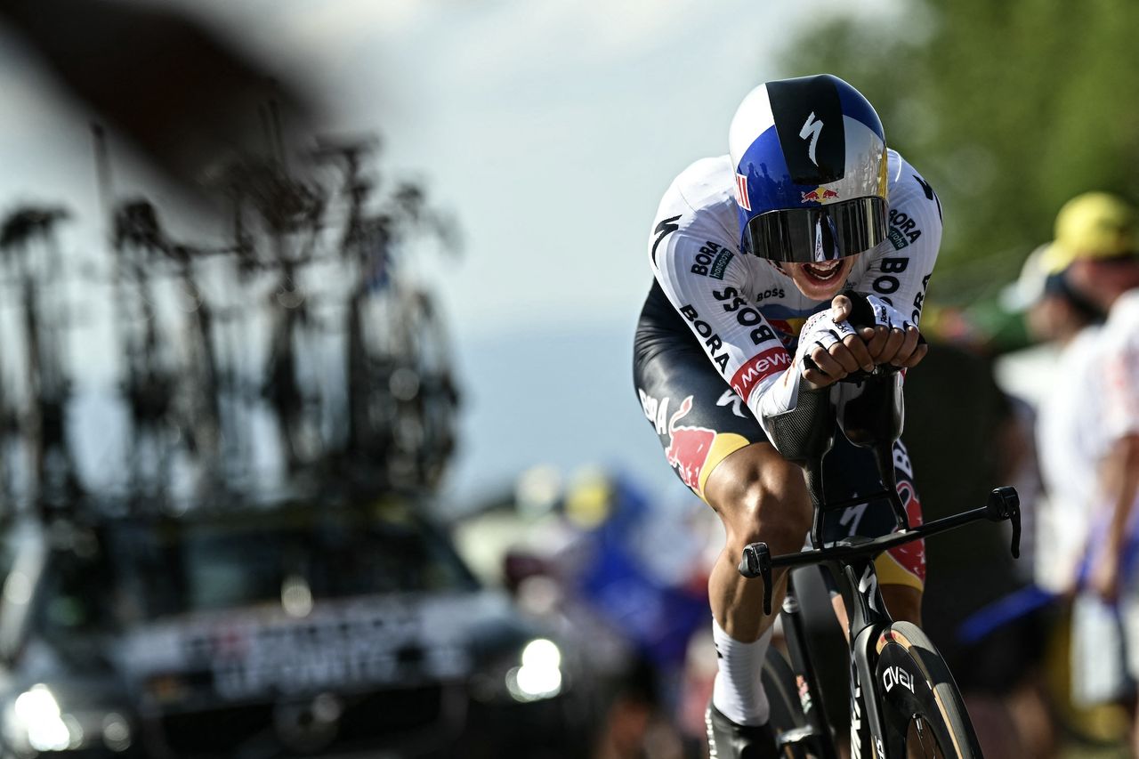  Florian Lipowitz abandons the Tour de France after a heavy crash during the stage 16 time trial 